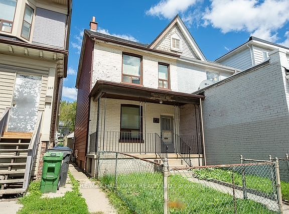 2nd image of 776 Gerrard St E