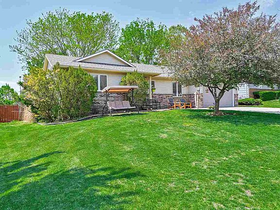 2nd image of 2335 Gentry Ln