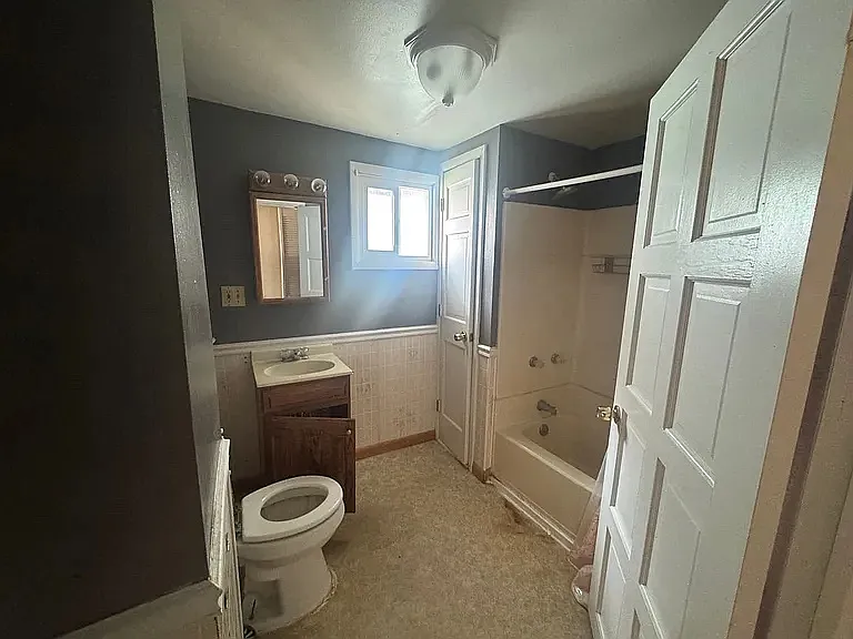 149 W North St — Photo 9