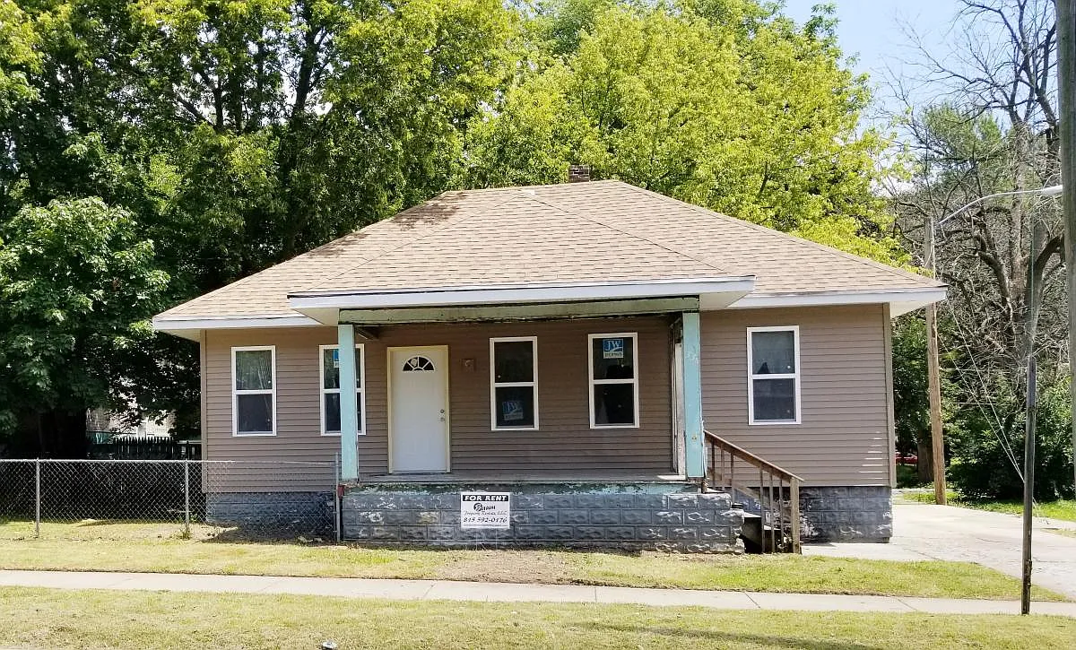 2 bed, $1,400 — Photo 1