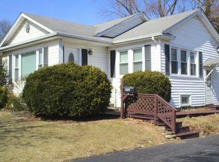 106 W Maple Ave, Roselle, IL 60172