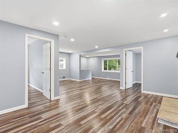 5th image of 592 Overlook St