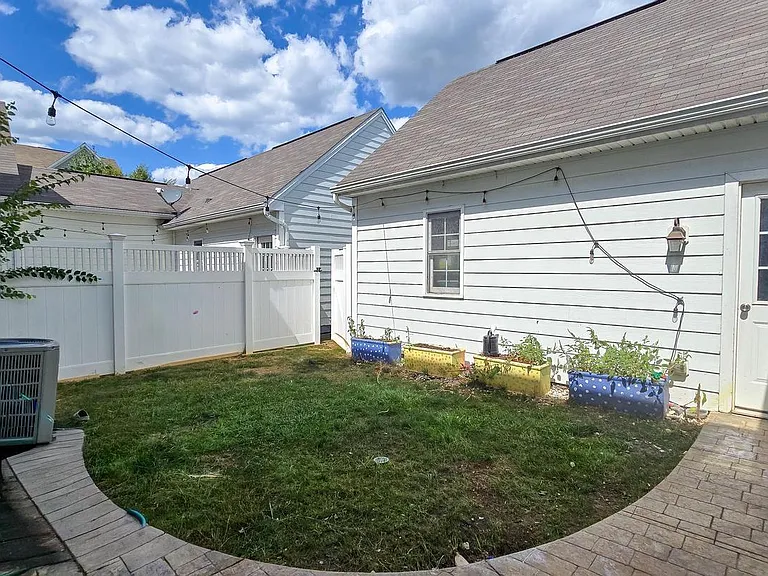 15 Summer Ln — Photo 35