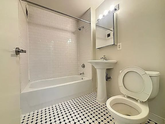 5th image of 323 W 96th St APT 710