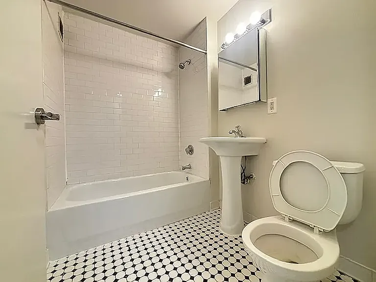 323 W 96th St #Penthouse 6 — Photo 14