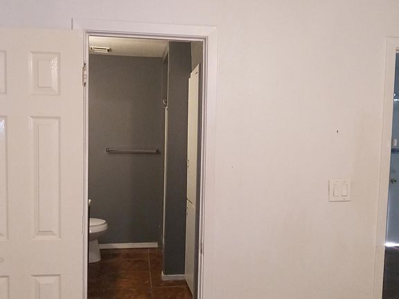 3rd image of 5719 Knoll Krest Dr