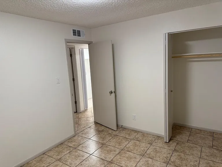 1214 W Manhatton Dr — Photo 22