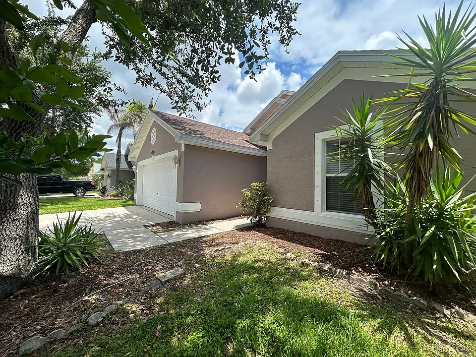 2891 Stratford Pointe Dr