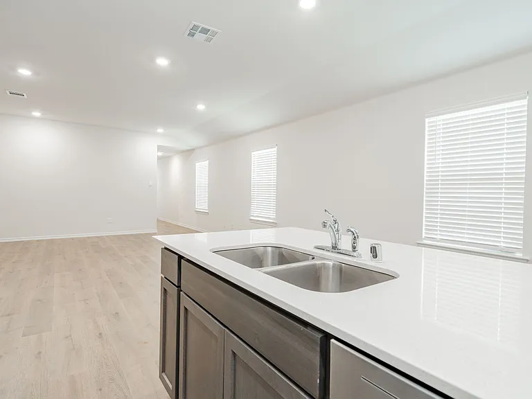 916 Sunrise Ln — Photo 13