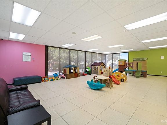 5th image of 813 Travis St Unit 203