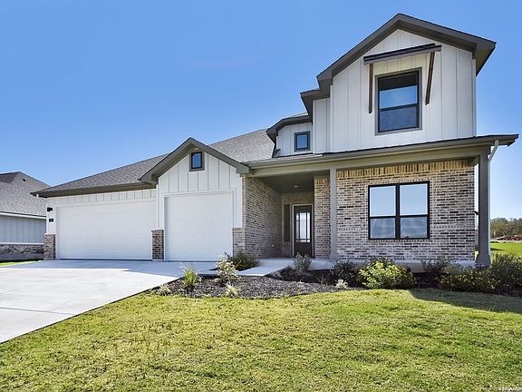 2nd image of 141 W Magnolia Cir