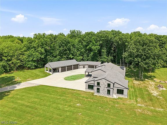 2nd image of 2609 Warren Meadville Rd