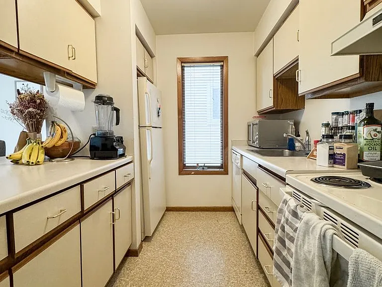 432-436 West Wilson Street — Photo 36
