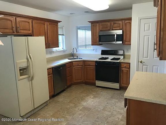 4th image of 24 Rosewood Ct