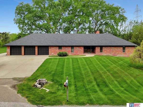 703 Anthony Ln, Lincoln, NE 68520