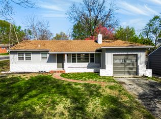 7701 Mohawk Dr, Prairie Village, KS 66208