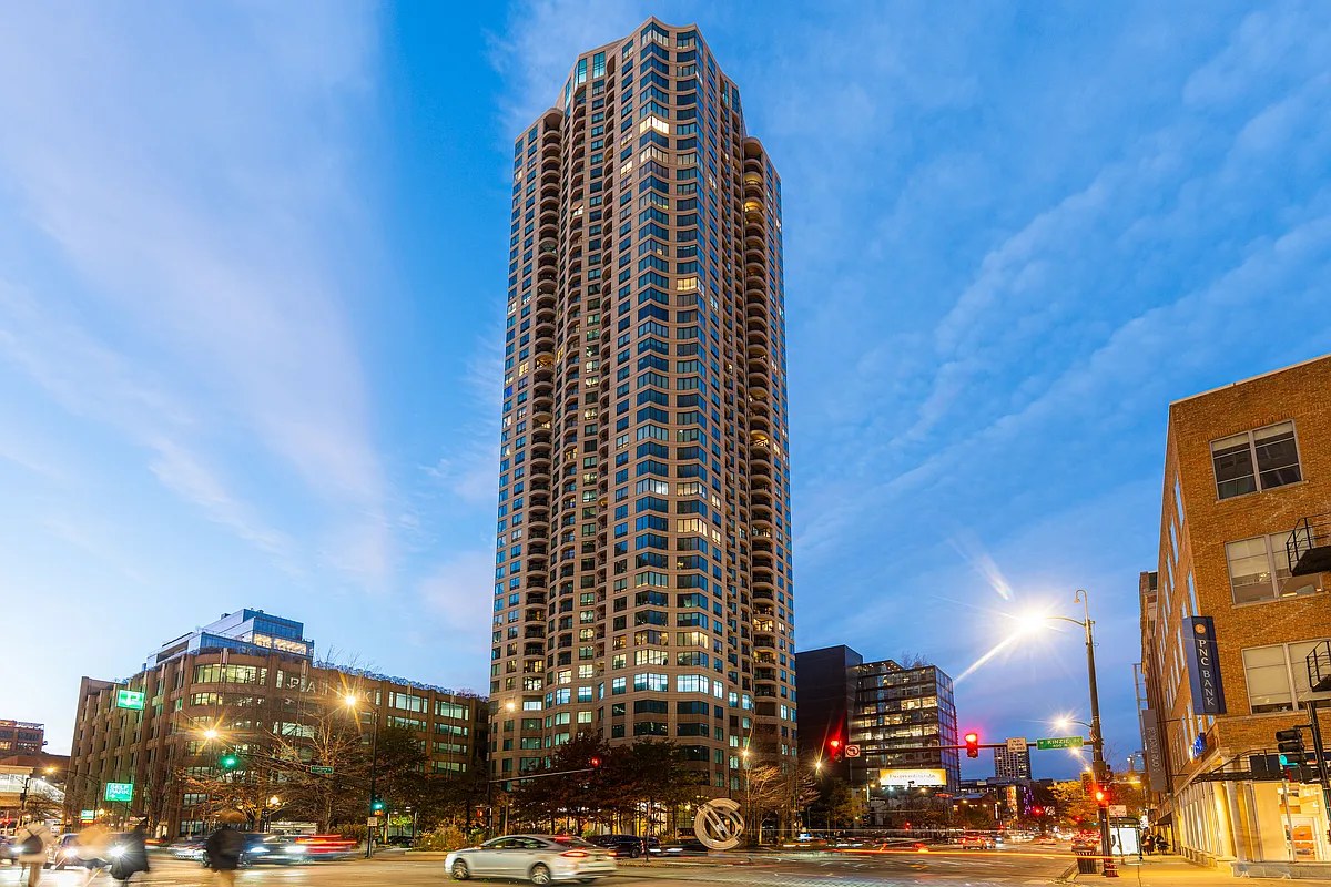 Building Photo - 400 N Lasalle Dr #1404