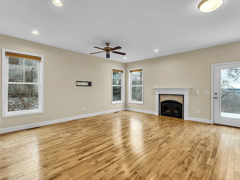 366 Colchester Ave — Photo 12