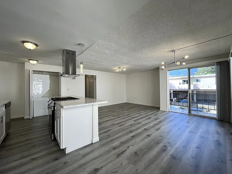 1706 Granville Ave #8B — Photo 6