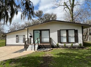 56 Lantana Ct, Lake Jackson, TX 77566