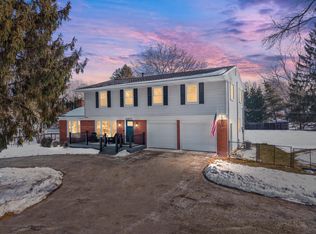 11071 Silver Dr, Whitmore Lake, MI 48189