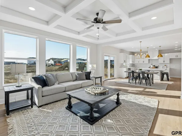 12361 Fenwick St, Papillion, NE 68046