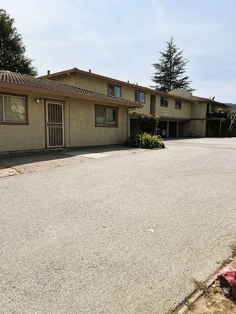 2 bed, 1.0 bath, 800 sqft, $2,500 — Photo 2