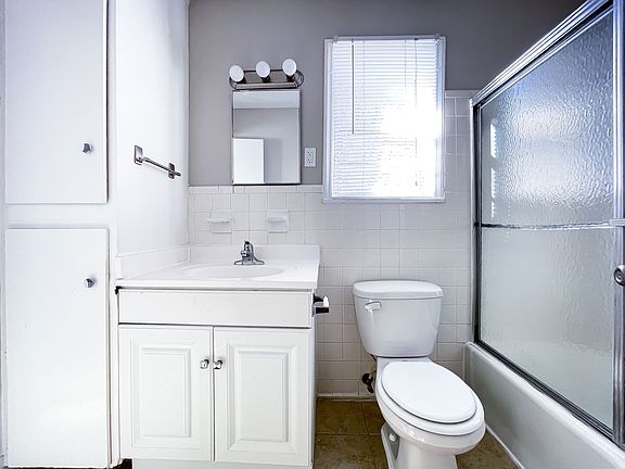 Charlotte NC Apartments For Rent | Arcadian Village | Bathroom