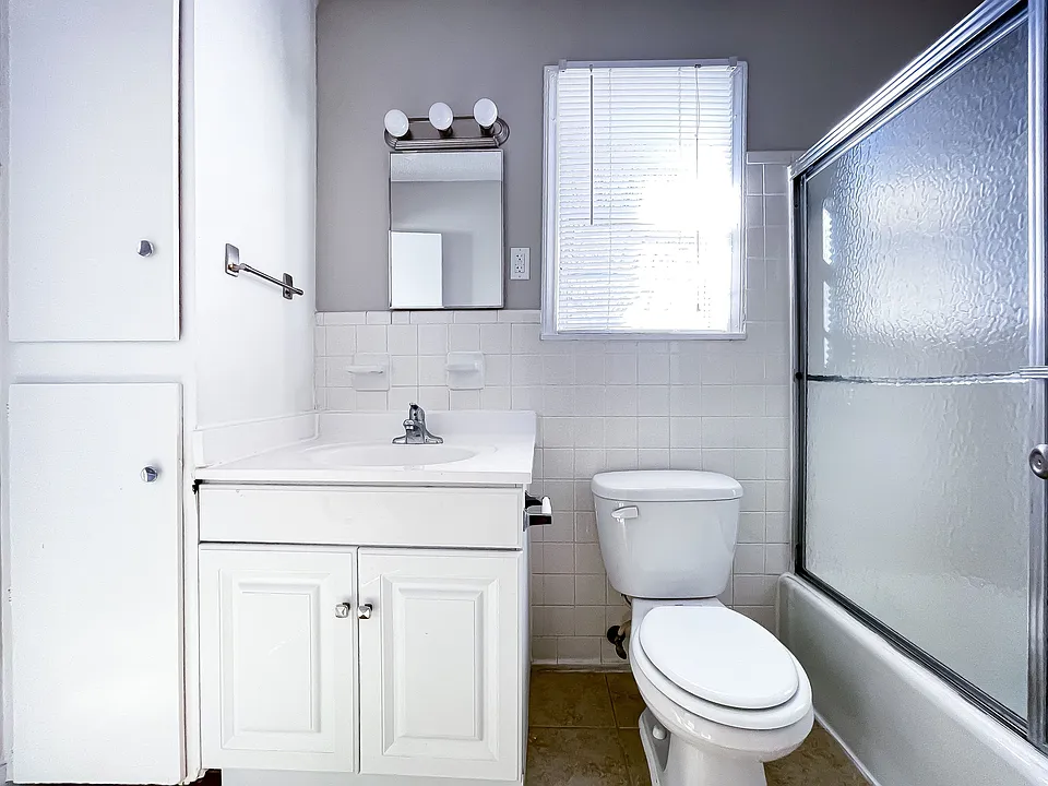 Charlotte NC Apartments For Rent | Arcadian Village | Bathroom