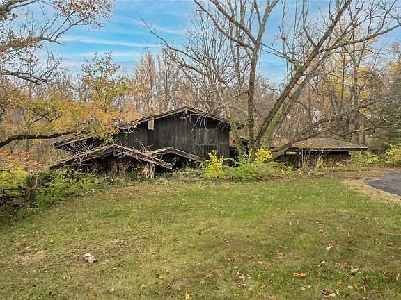 3rd image of 604 Greenwich Green Ln