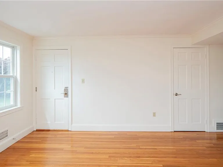 11 Village Ln #B — Photo 8