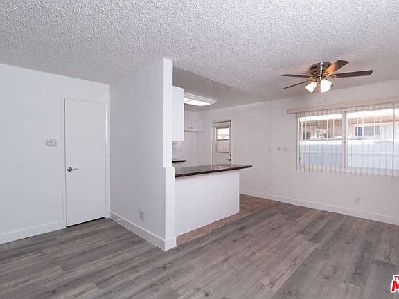 3rd image of 20158 Cohasset St Unit 15