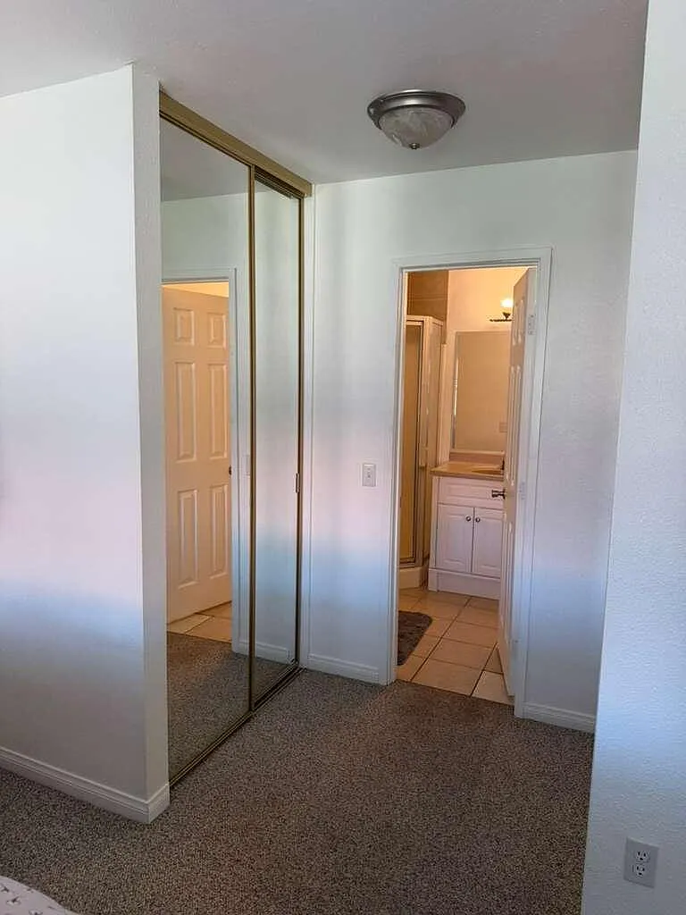 3 bed, 1170 sqft, $2,700 — Photo 2