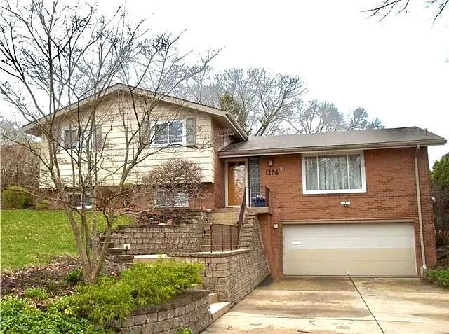 1206 Northwestern Dr photo 1