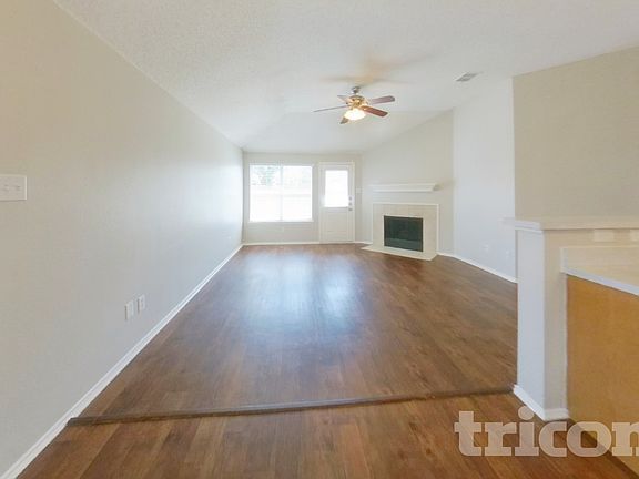 3rd image of 1009 Ridge Top Dr