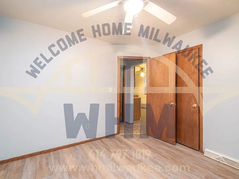 2645 S Kinnickinnic Ave — Photo 9