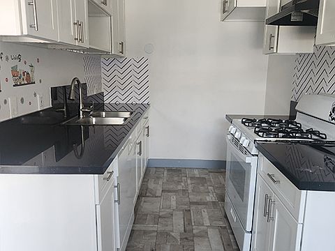 3rd image of 7525 Haskell Ave #211