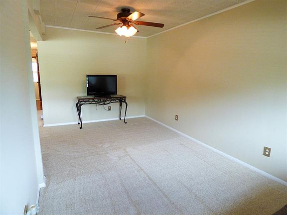 5th image of 106 Kelly Dr