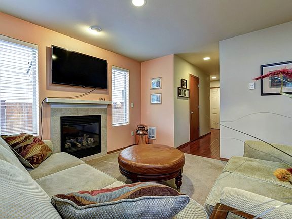 4th image of 8232 42nd Pl NE