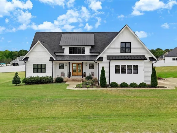 360 Snowbell St, Four Oaks, NC 27524
