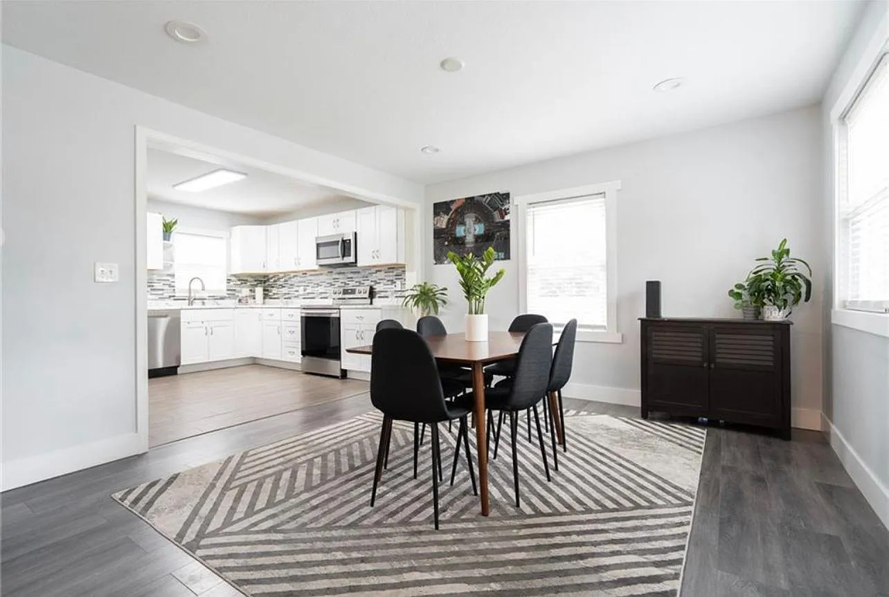 132 Albany St — Photo 4