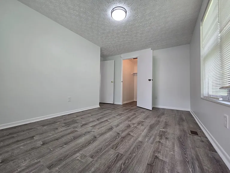 2490 Burgandy Ln — Photo 7