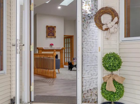 3424 Eagan Oaks Ct, Eagan, MN 55123