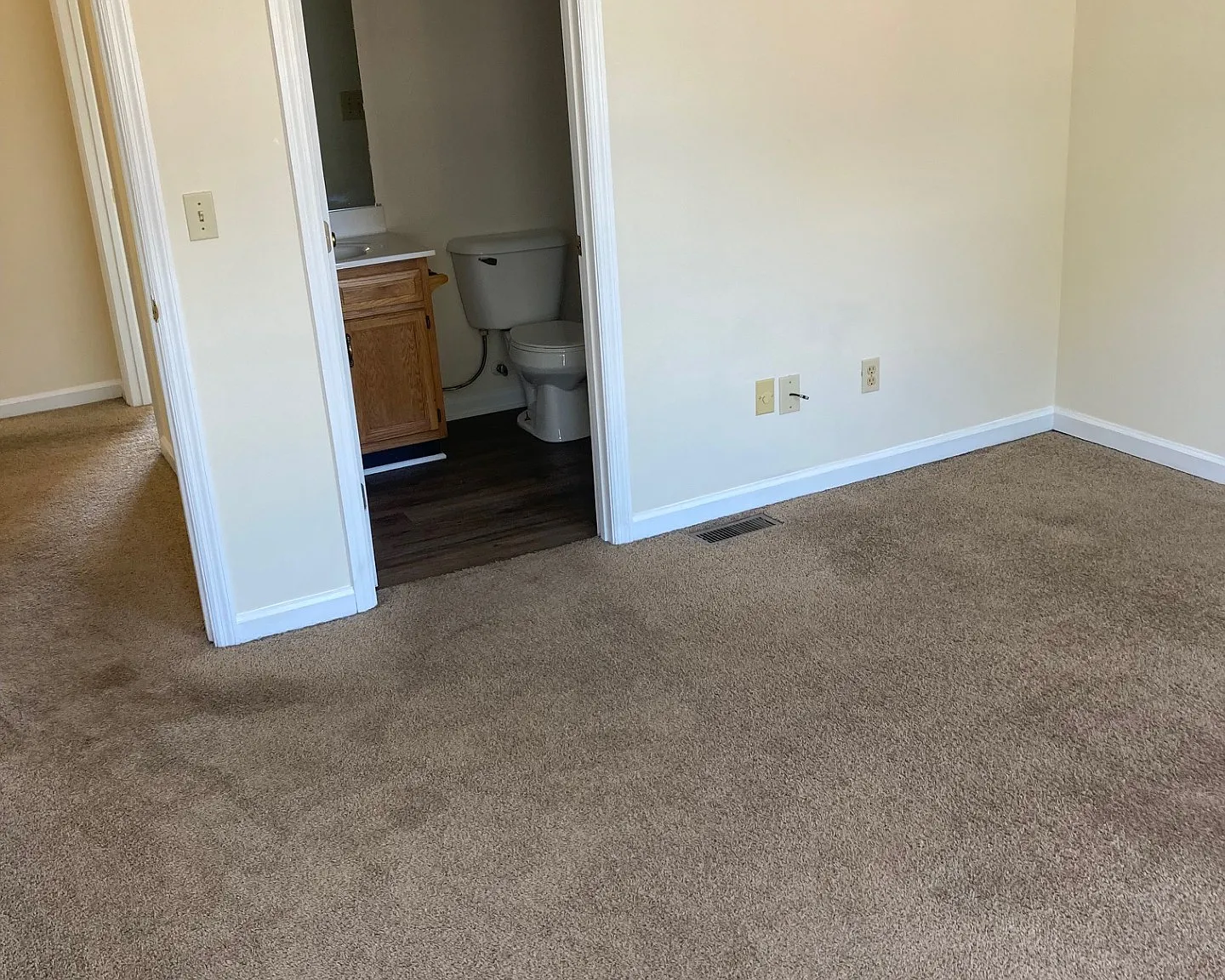 2 bed, 2.5 bath, $1,100 — Photo 1