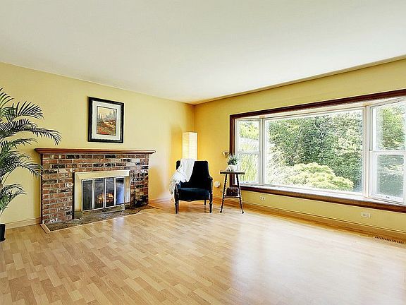4th image of 2827 S 135th St