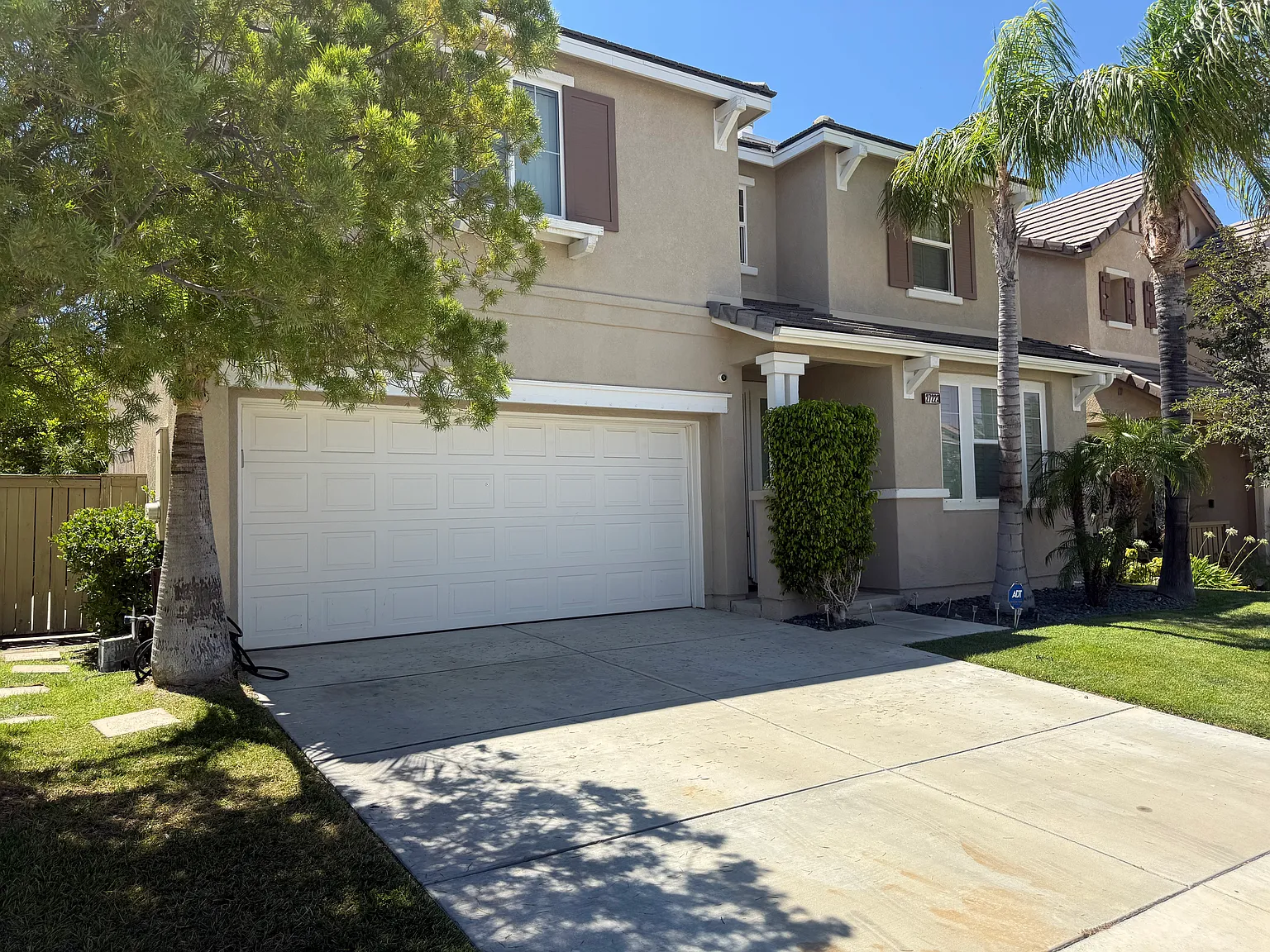 4 bed, 2.5 bath, 2086 sqft, $4,250 — Photo 2