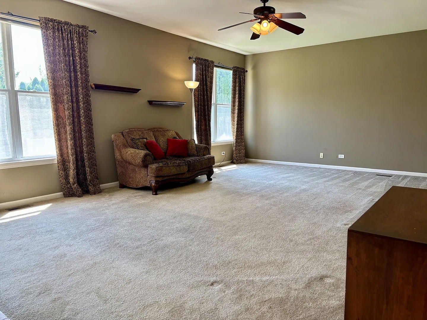 4 bed, 2.5 bath, 3550 sqft, $3,490 — Photo 4