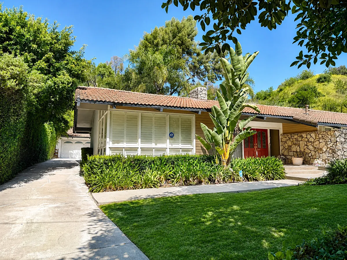 Building Photo - 2527 Country Club Dr