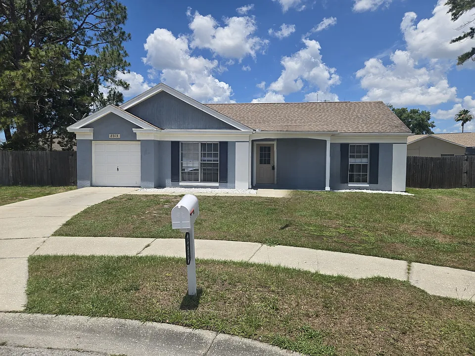 8913 Wood Lake Ct