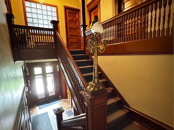 3rd image of 207 E Genesee St APT 5